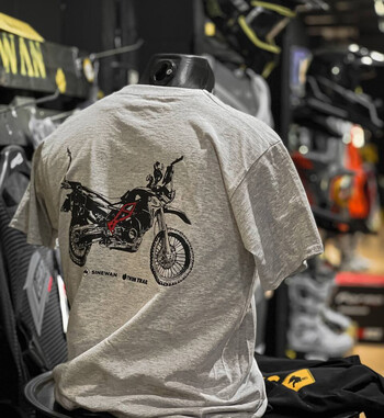 Camiseta Manga Corta Charly Sinewan Todo Va a Salir Bien